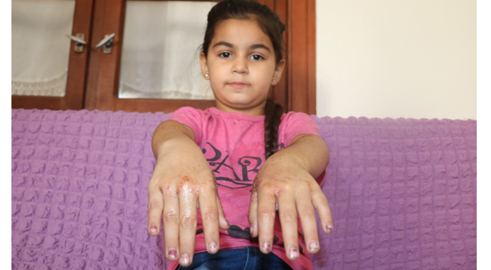 Çocukları gözünün önünde çürüyor