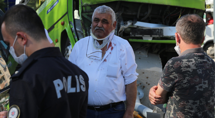 Halk otobüsü şaha kalktı: 7 yaralı