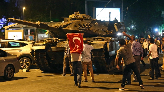 Hafif yaralı 15 Temmuz gazilerine yüklü tazminat ve istihdam hakkı!