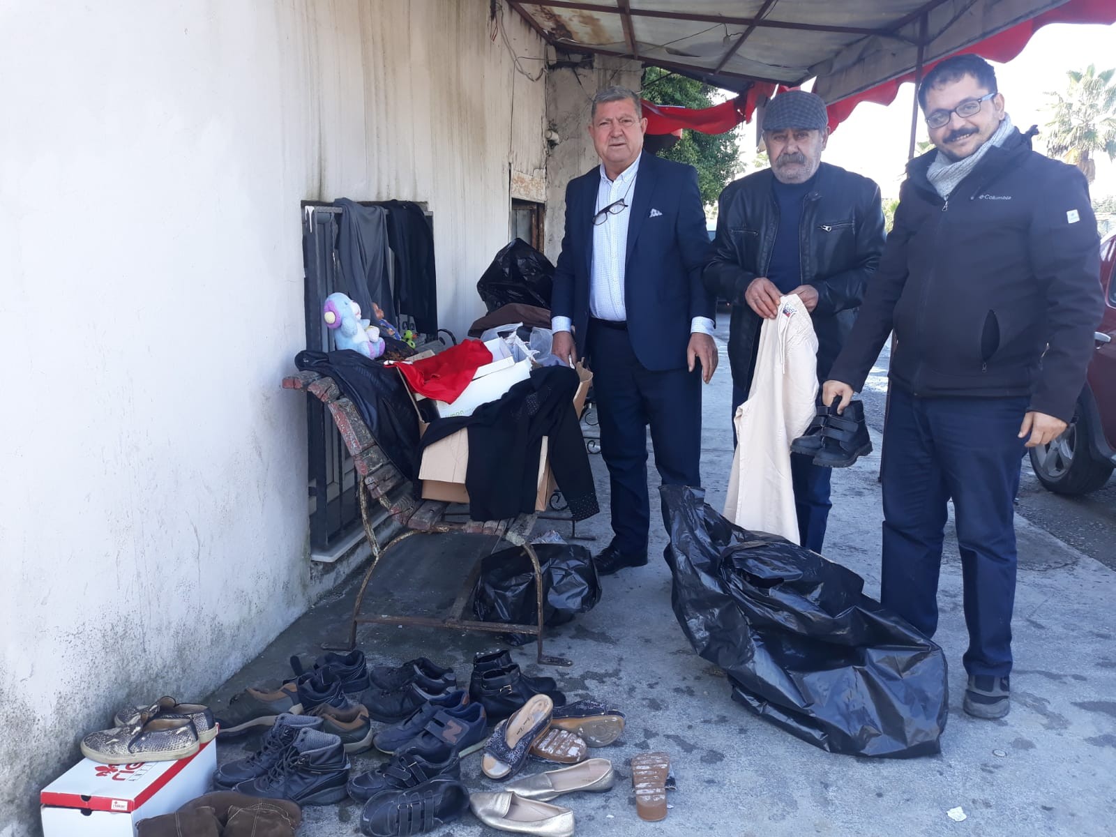 Zenginden aldı, fakire verdi!