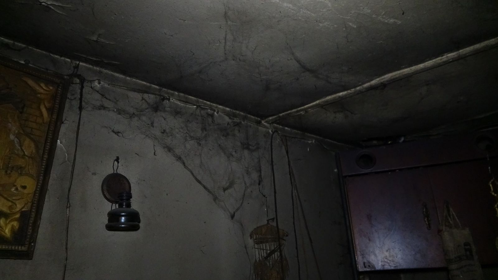 Öyle bir yerde kalıyor ki görenlerin içi acıyor