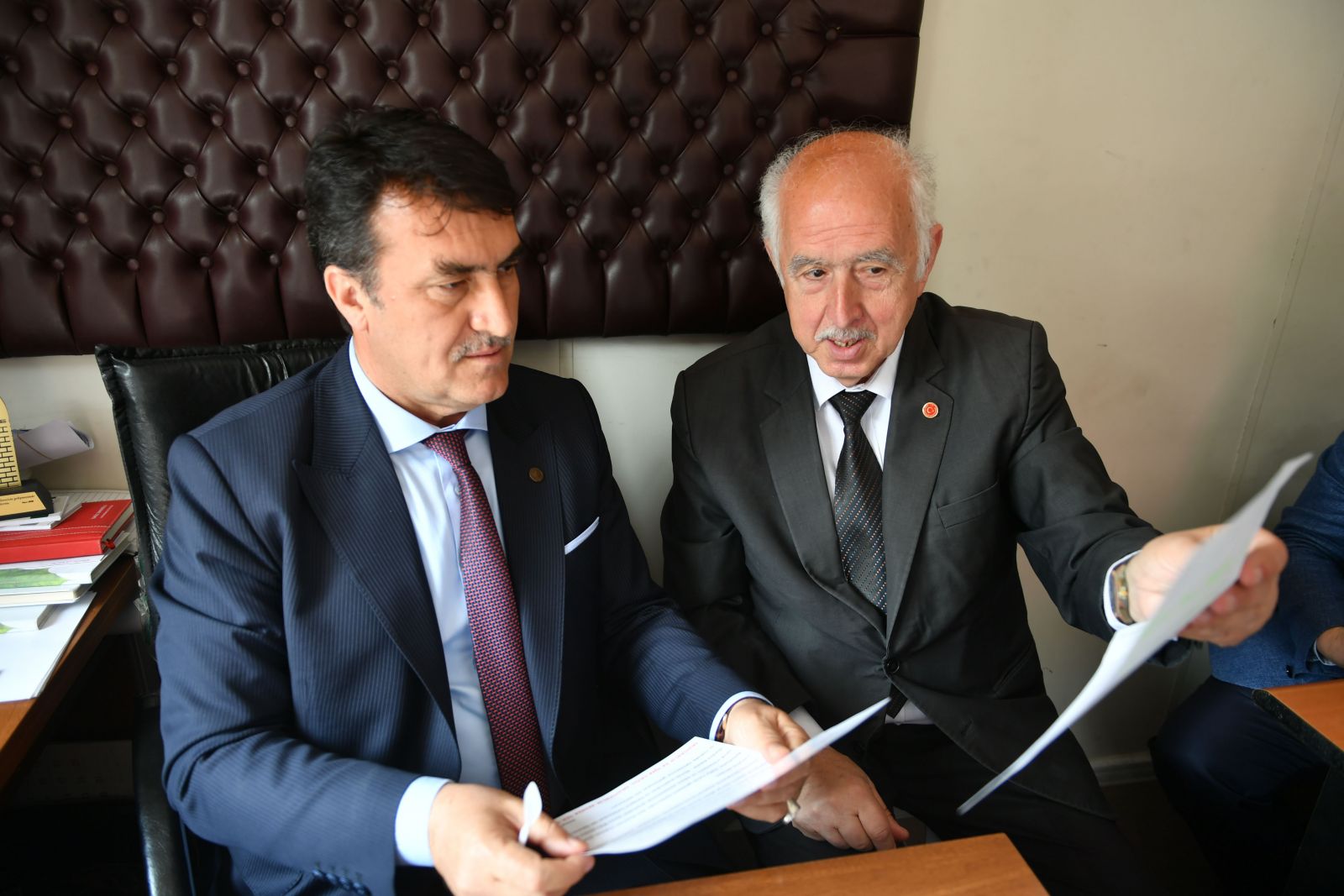 Yarım asırdır muhtarlık yapıyor, koltuğu yine kaptırmadı