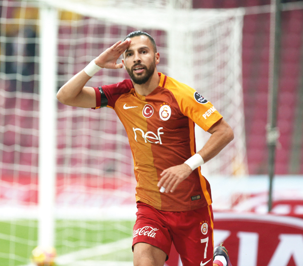 Gündüz şehit cenazesinde helallik veren tribünler maçta gözyaşı döktü