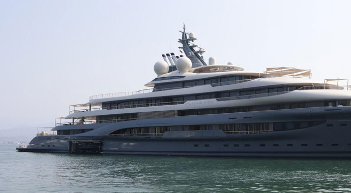 Fethiye’ye demirleyen mega yata 1 milyonluk yakıt