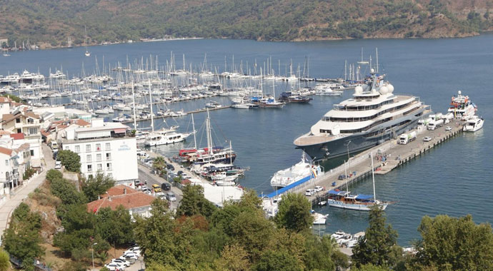 Fethiye’ye demirleyen mega yata 1 milyonluk yakıt