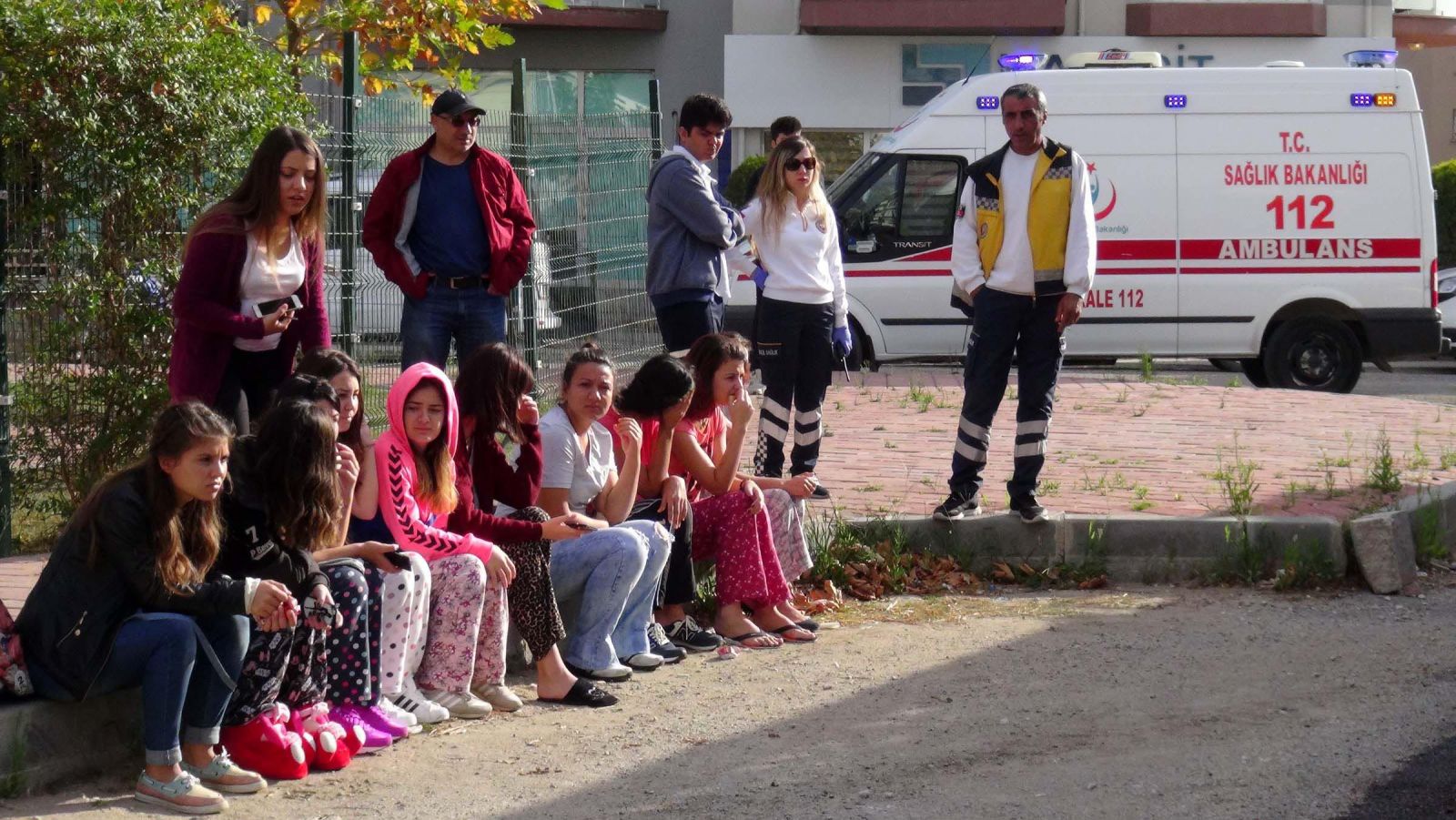 Kız öğrencilerin kaldığı apartta korkutan yangın