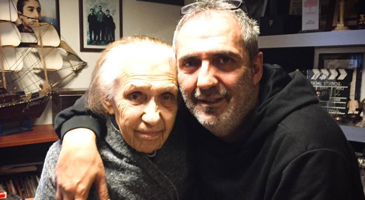 Yavuz Bingöl'ün halk ozanı annesi Şahsenem Bacı hayatını kaybetti Yavuz Bingöl'ün halk ozanı annesi Şahsenem Bacı hayatını kaybetti