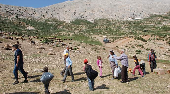 Antalya'da yörüklerin yayladan dönüşü başladı
