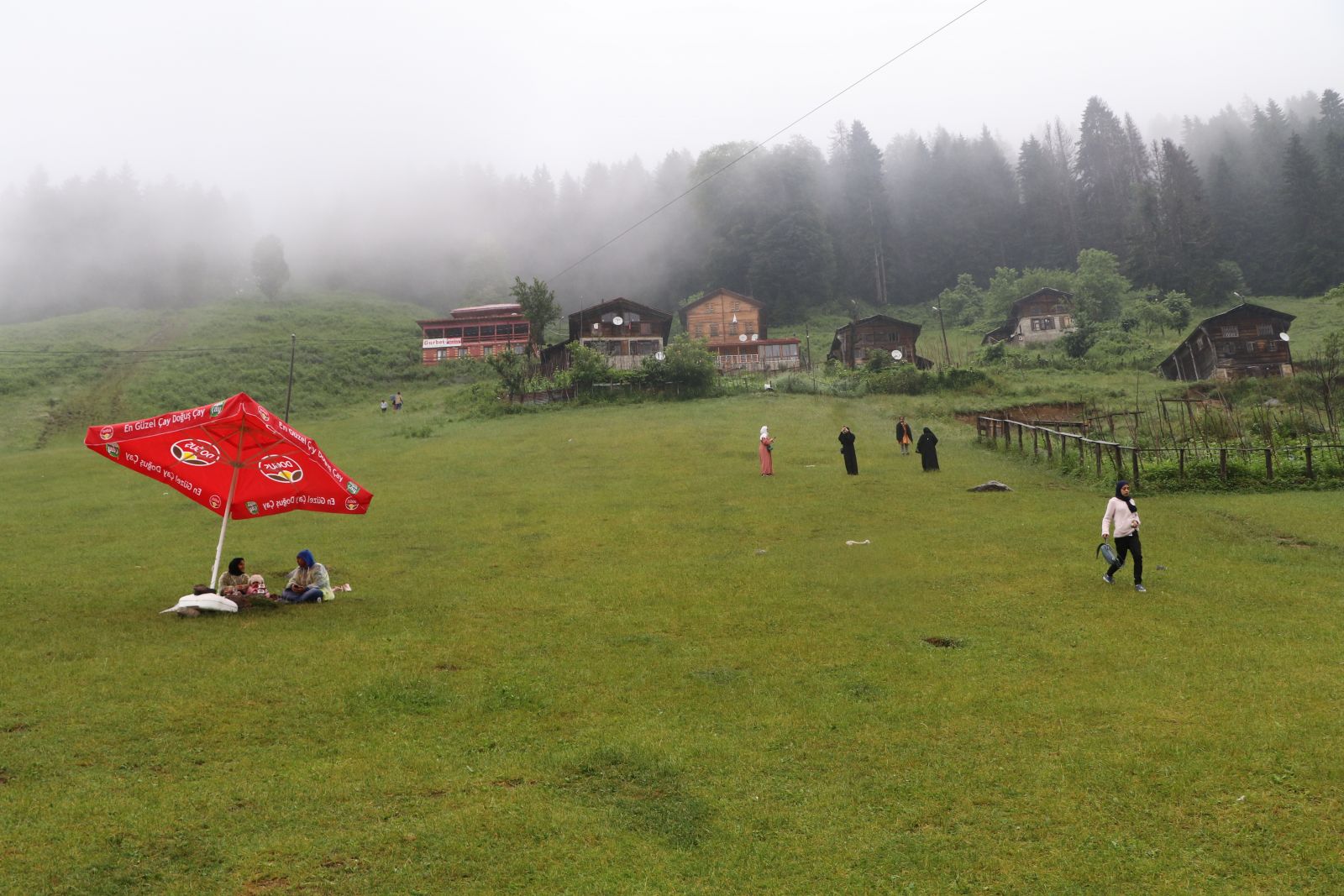 Rize'nin Çamlıhemşin ilçesi günde 25-30 bin turisti ağırlıyor
