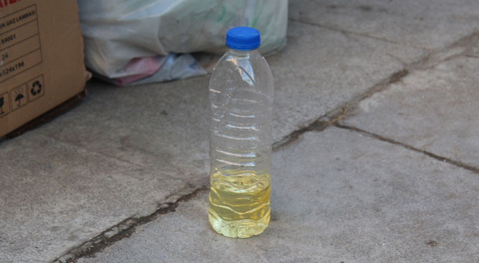 Hiçe sayılan yağ damlalarıyla hayata tutunuyor