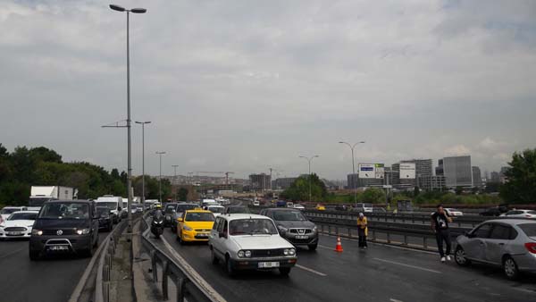 İstanbul'da yağmur yağdı, E-5'te zincirleme kaza oldu