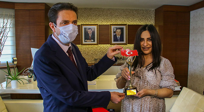 İhlas Medya Ankara Temsilcisi Batuhan Yaşar'a 'Yılın Medya Yöneticisi' ödülü