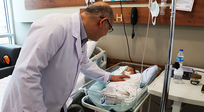 100 yıldır tarifi değişmeyen ameliyatla fışkırık derecesinde kusmaları son buldu