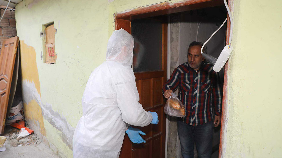 İstanbul'daki belediyelerden 'evde kalan' vatandaşlara sıcak yemek hizmeti