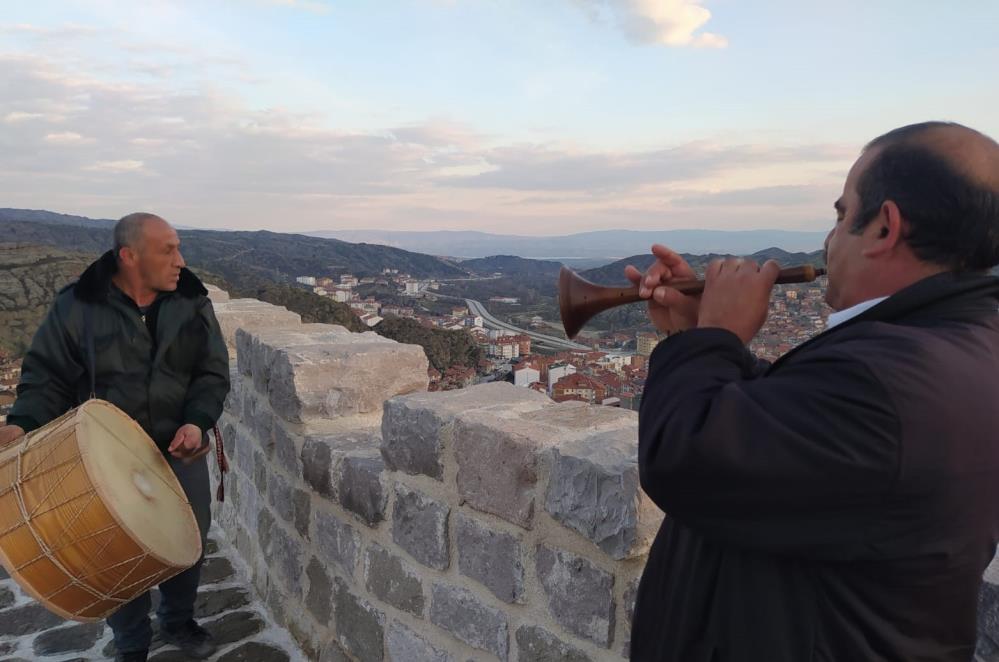 Yapımı 8 saat sürüyor, hazır olunca kaleden davul çalınıyor