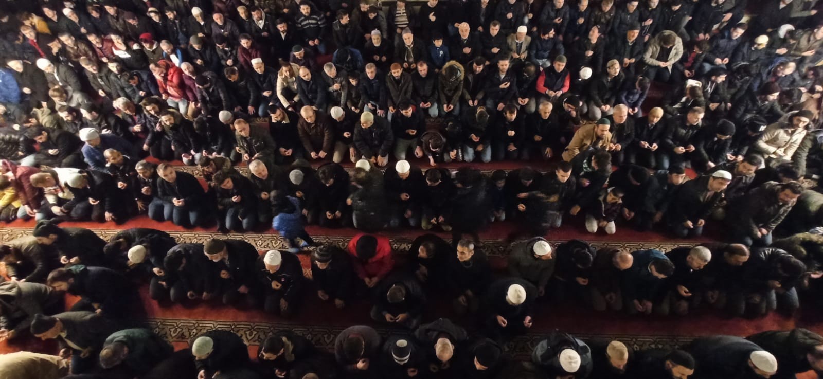 Yeni yılın ilk günü Ulucami doldu taştı, trafik kilitlendi