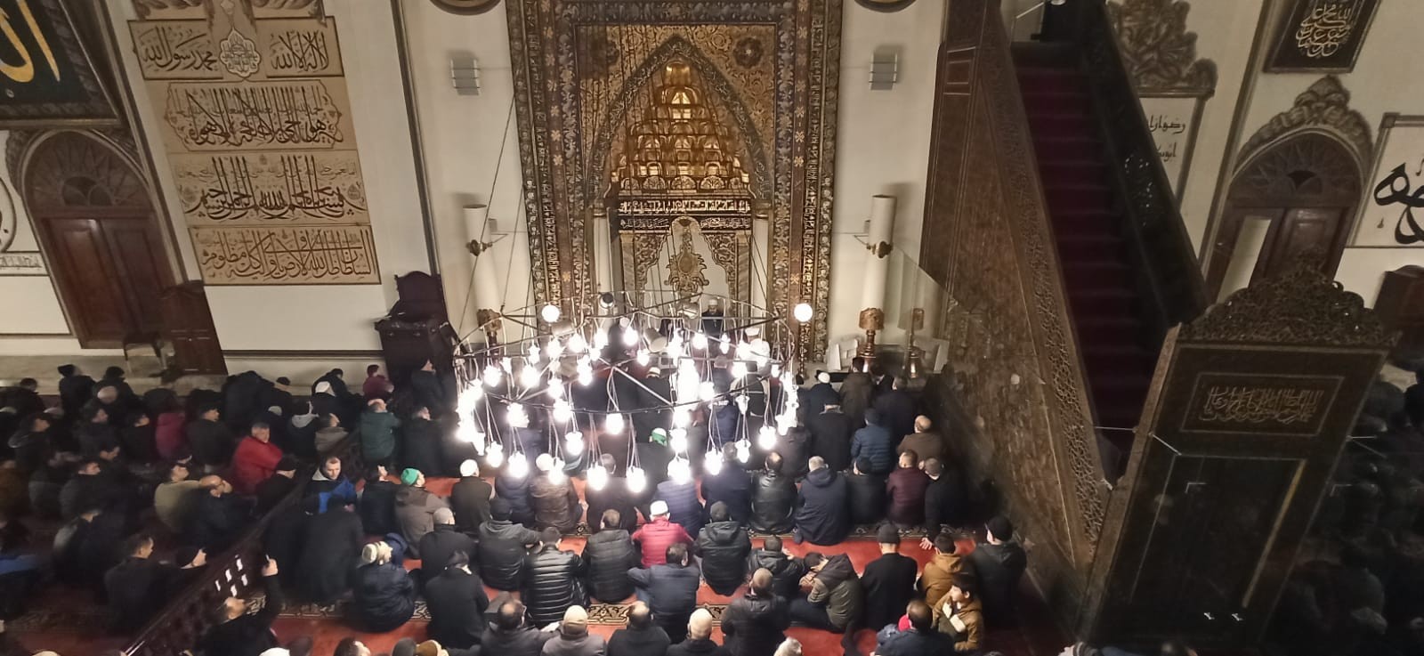 Yeni yılın ilk günü Ulucami doldu taştı, trafik kilitlendi