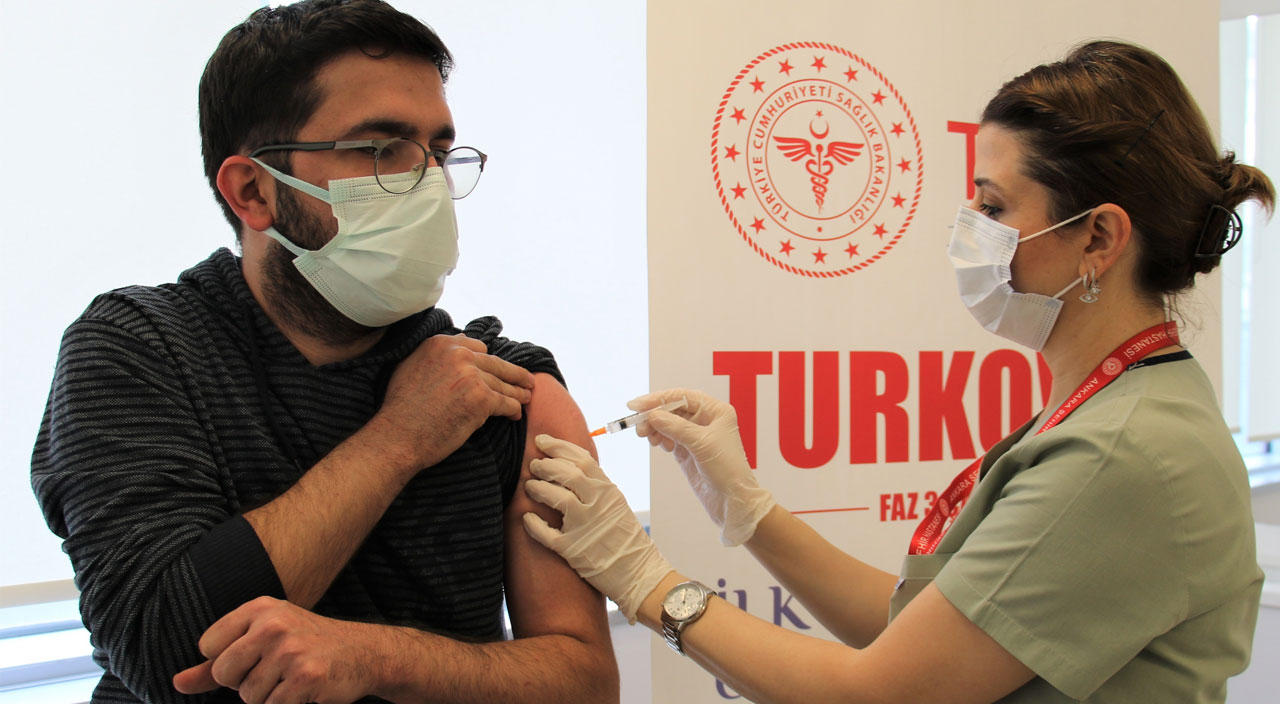 Yerli aşıya vatandaştan büyük ilgi: TURKOVAC aşısını bekliyorduk