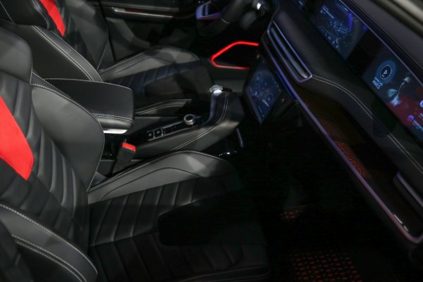 Türkiye yerli otomobiline kavuştu! İç dizaynı nefes kesti