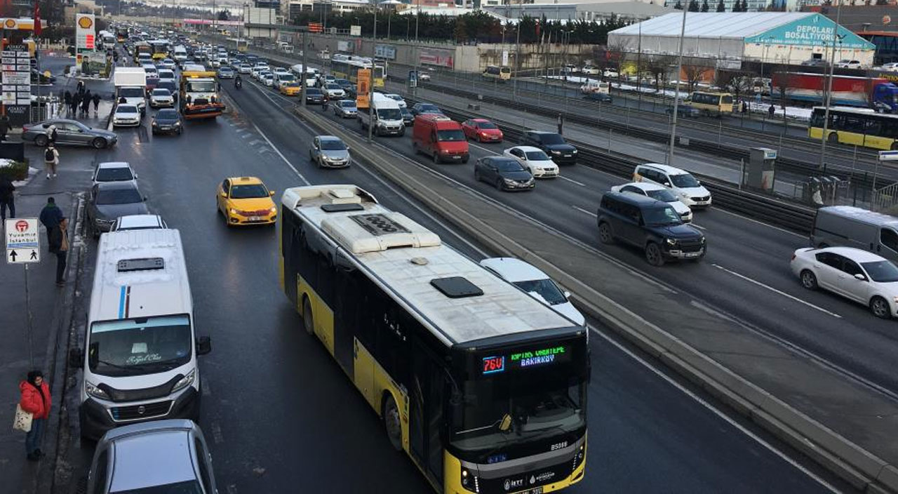 Kar tatili dönüşü toplu taşımada yoğunluk
