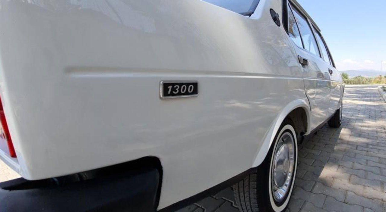 Binmeye kıyamadığı arabasını streç filmlere sarıyor