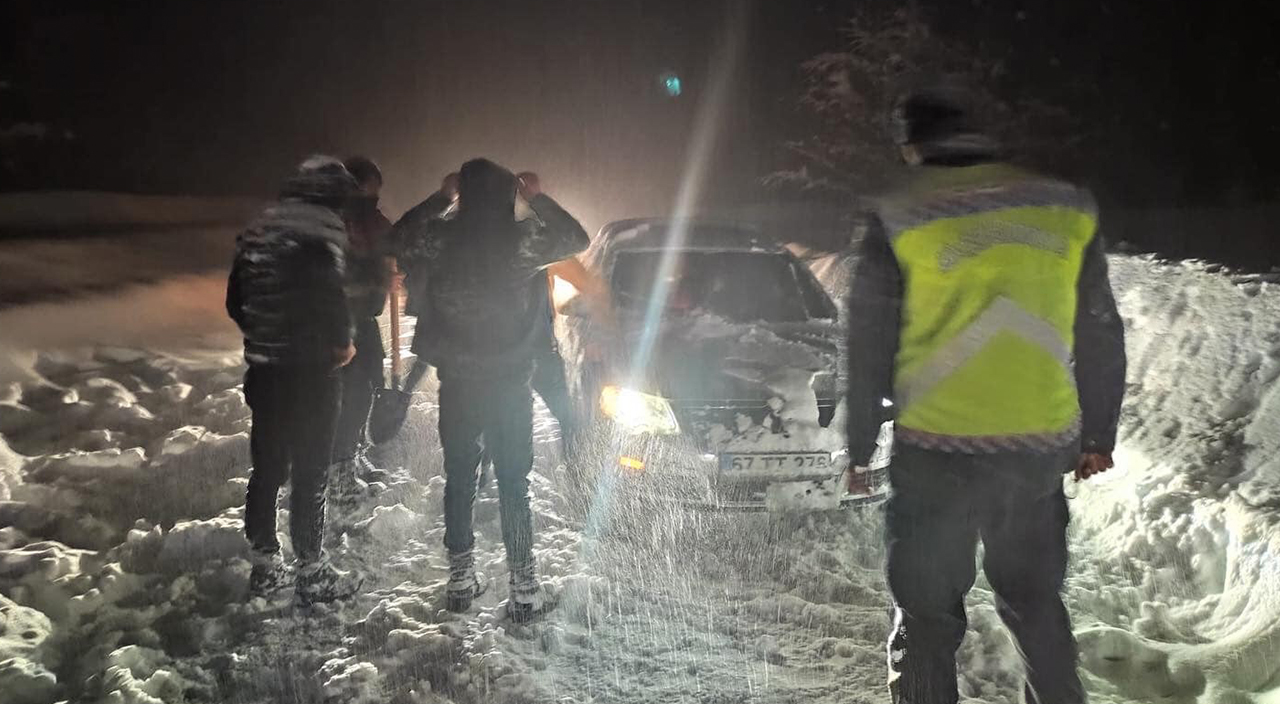 Kastamonu-Çatalzeytin karayoluna çığ düştü