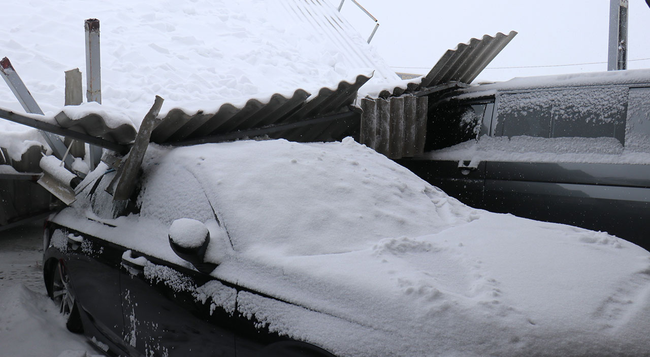Malatya'da araba galerisinin çatısı çöktü! 7 milyon TL zarar oluştu