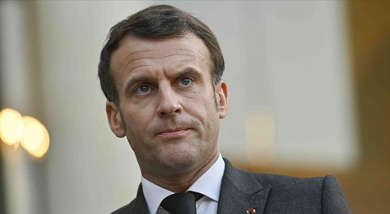 Dünya bu görüntüleri konuşuyor: Beninli Bakan Macron'un dokunduğu omuzunu temizledi