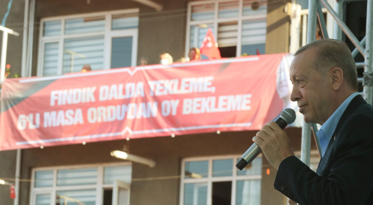 Cumhurbaşkanı Erdoğan'ın yüzünü güldüren pankart