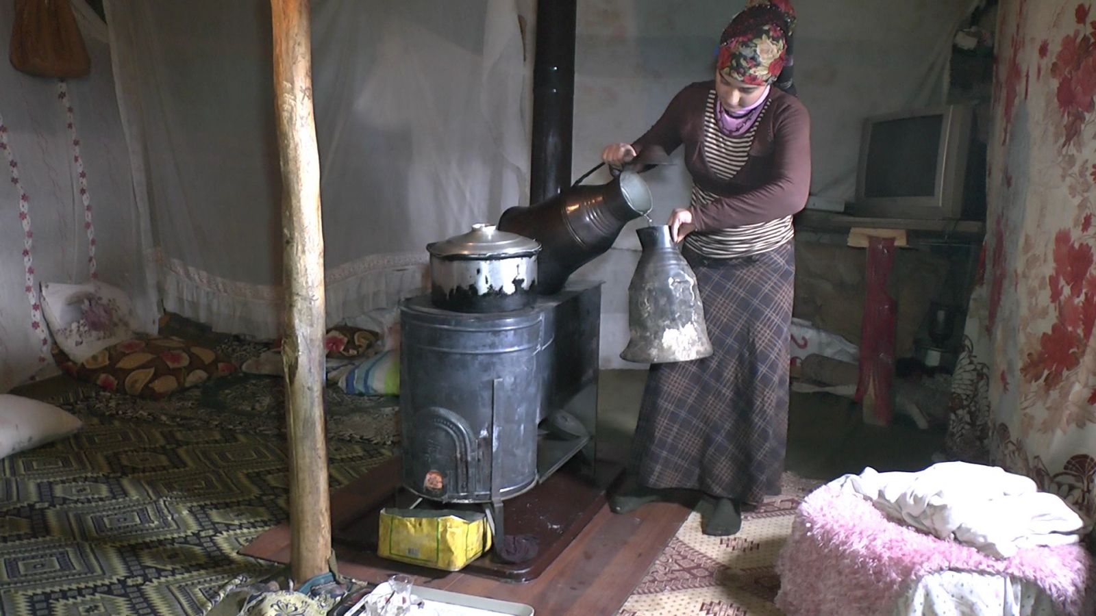 21 yıldır gelin geldiği çadırda yaşıyor