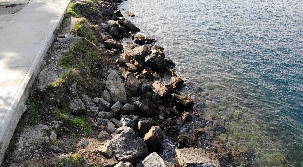 Beykoz'da korkutan görüntü: Deniz çekildi