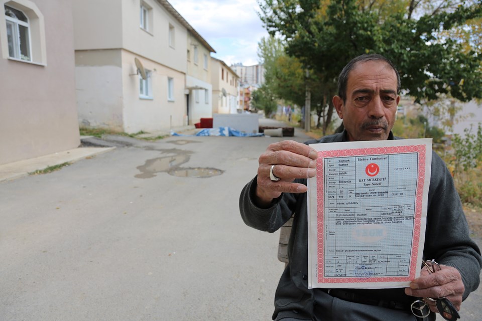 Yolu çekyatla trafiğe kapattı