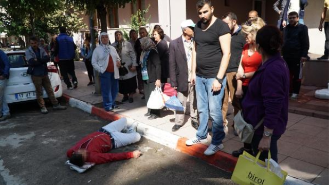 Henüz 25 yaşında! Yol ortasına yığıldı, daha da kalkamadı