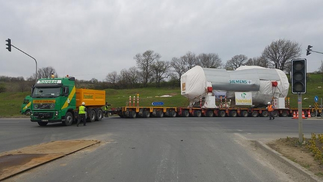 480 tonluk doğalgaz türbini 240 tekerlekli tırla taşınıyor