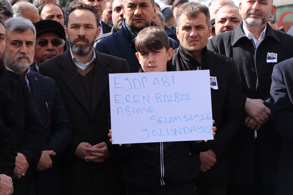 Kütahyalı şehidin annesinden asker selamıyla veda Kütahyalı şehidin annesinden asker selamıyla veda