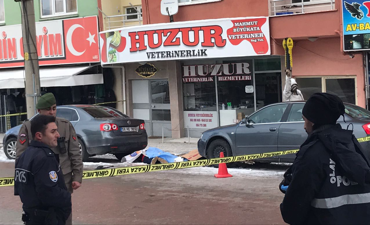 Boşandığı eşini öldürüp intihar etti