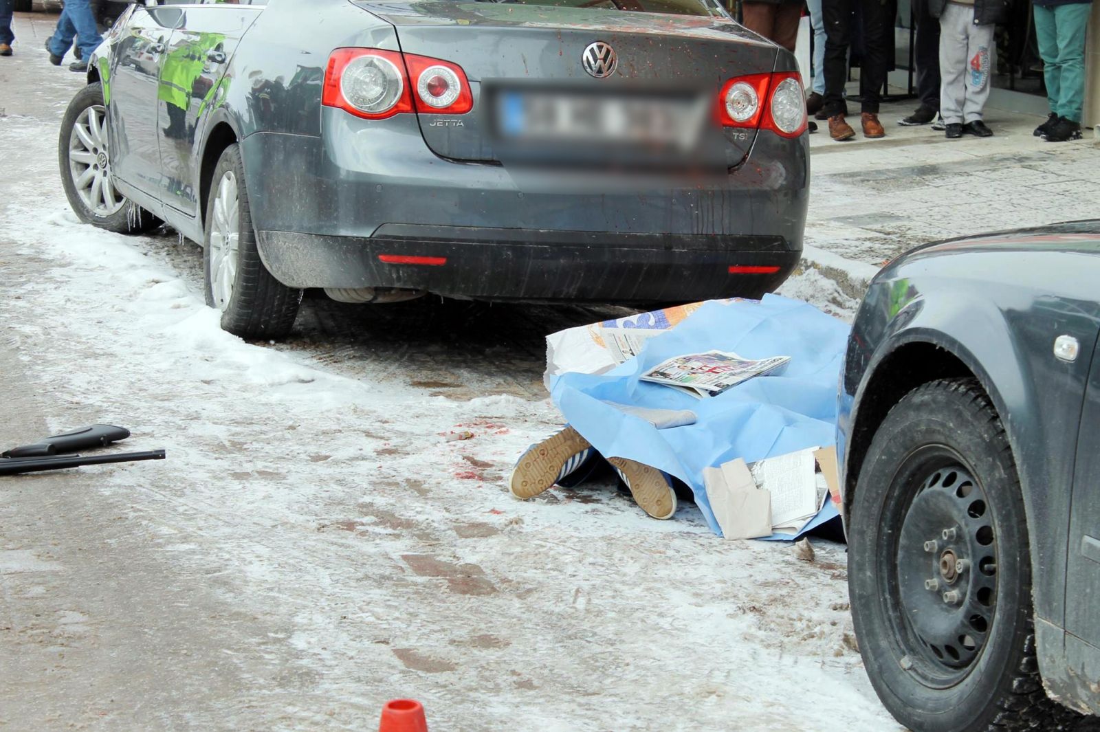 Boşandığı eşini öldürüp intihar etti