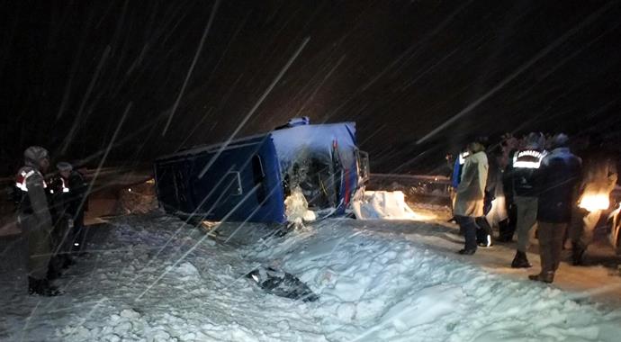 Cezaevi aracının devrilmesi şehit olan astsubay için tören düzenlendi
