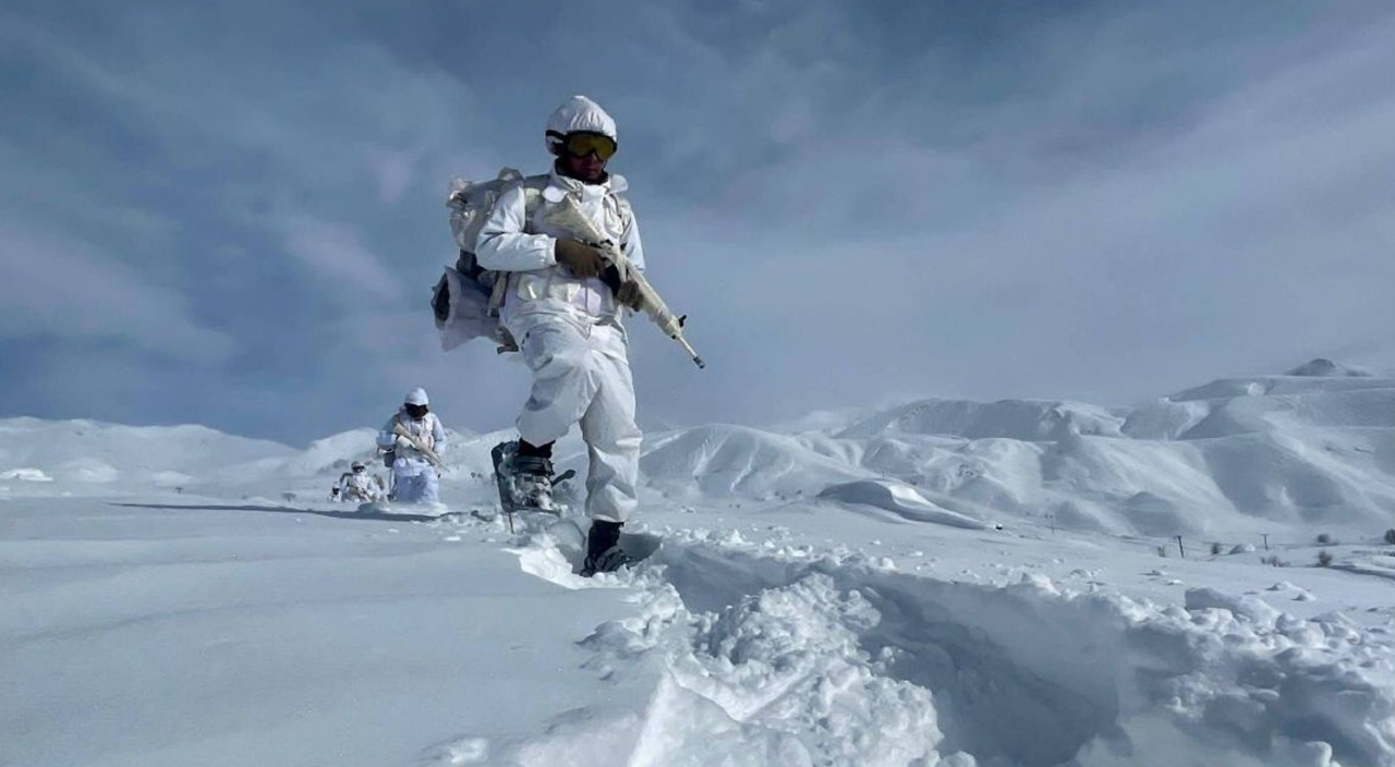 MSB paylaştı... Karlı zirvelerde vatan nöbeti