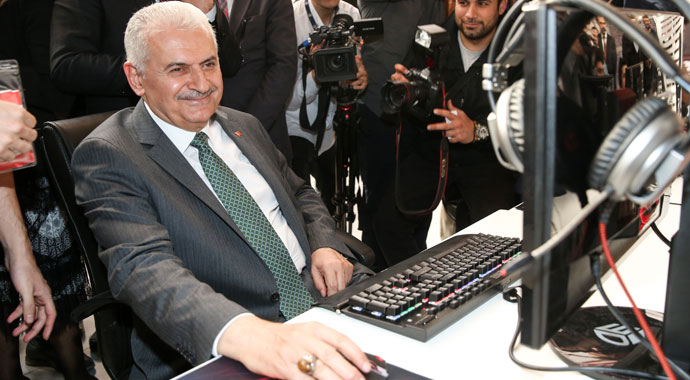 Binali Yıldırım PUBG oynadı