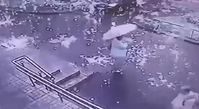 Rusya'da dehşet! Gökten ateş yağdı Rusya'da dehşet! Gökten ateş yağdı