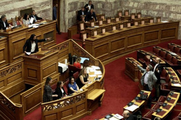 Yunanistan'da darbe çağrısı yapan vekil yakalandı