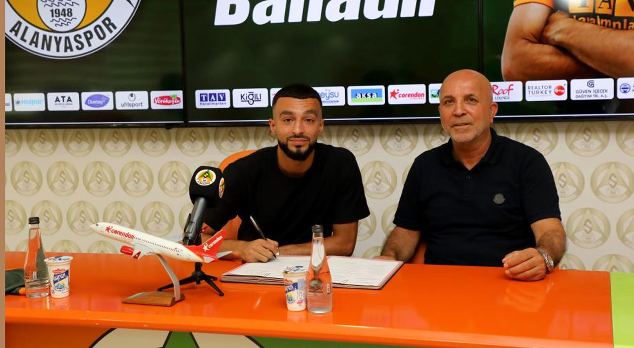 Hollanda altyapılı genç bek Yunus Bahadır, Alanyaspor'a 3 yıllık imza attı Hollanda altyapılı genç bek Yunus Bahadır, Alanyaspor'a 3 yıllık imza attı