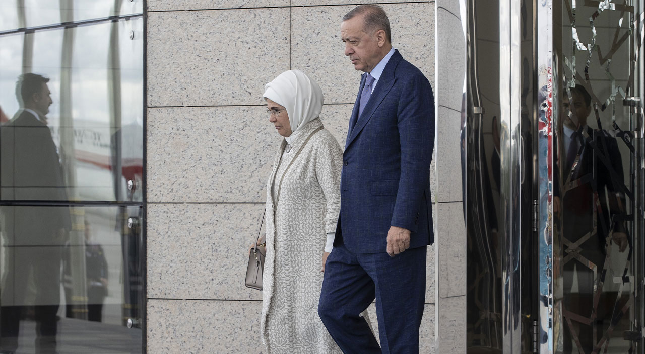 Cumhurbaşkanı Erdoğan İspanya'da: Uçakta yeni ibare dikkat çekti
