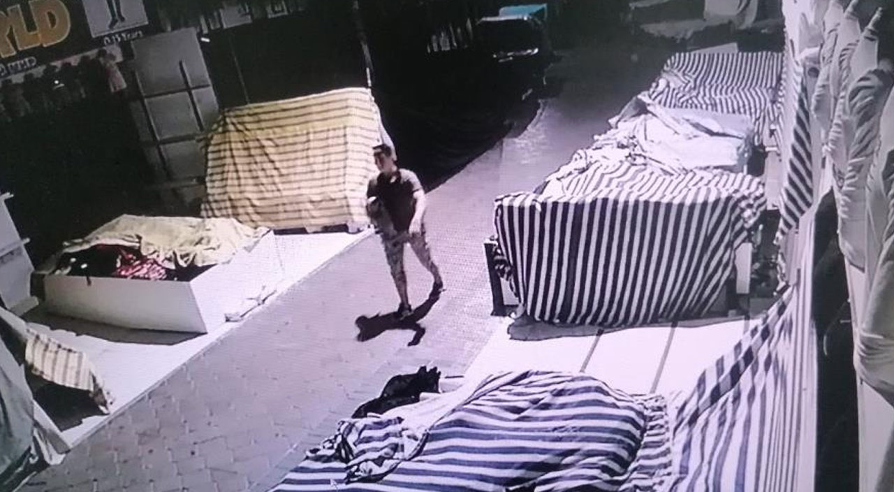 Rahatlığı pes dedirtti: Çaldığı çantayı beğenmeyince başka dükkandakiyle değiştirdi