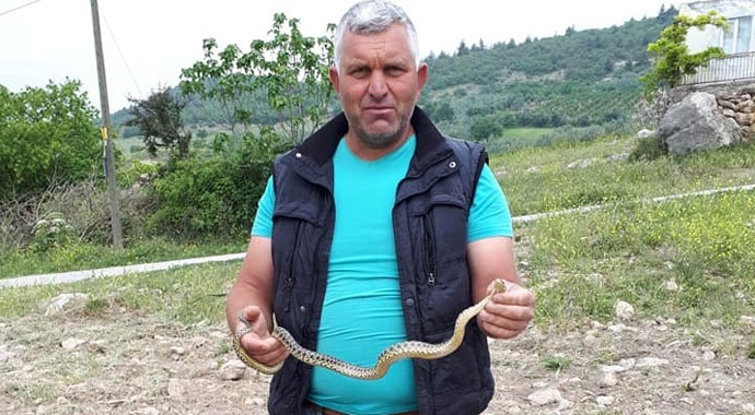 Çiftçinin yılanla dansı