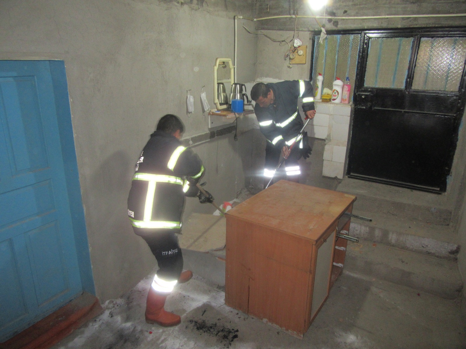 Korku dolu anlar... Evin bodrumundan yılan çıktı!