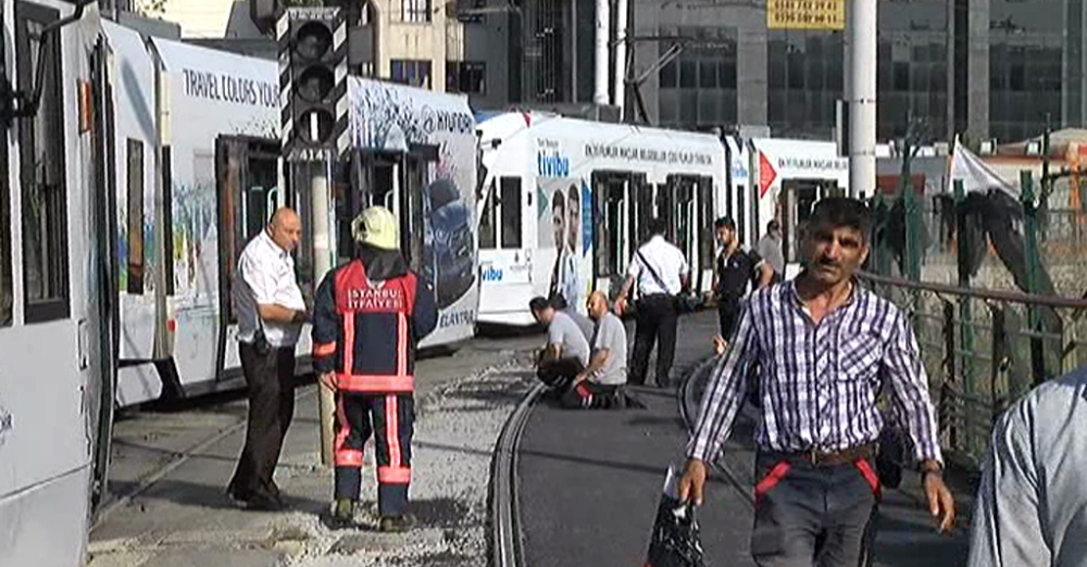 İstanbul'da tramvay raydan çıktı