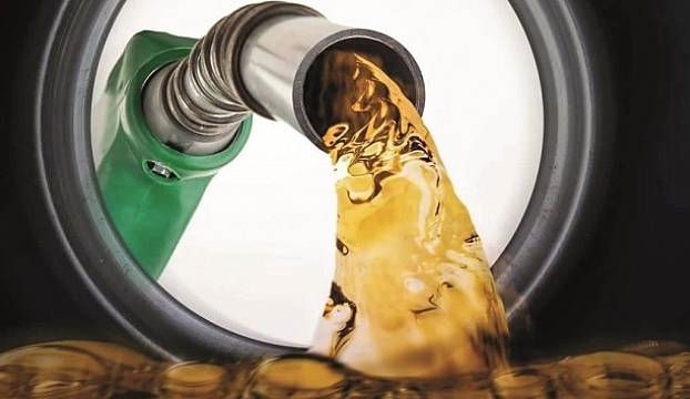 Benzin ve motorin fiyatlarında düşüş göründü! 4 TL indirim geliyor...