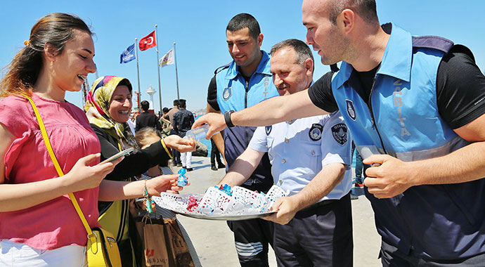 İBB Zabıta bayram sevincini 3 gün boyunca vatandaşlarla paylaştı